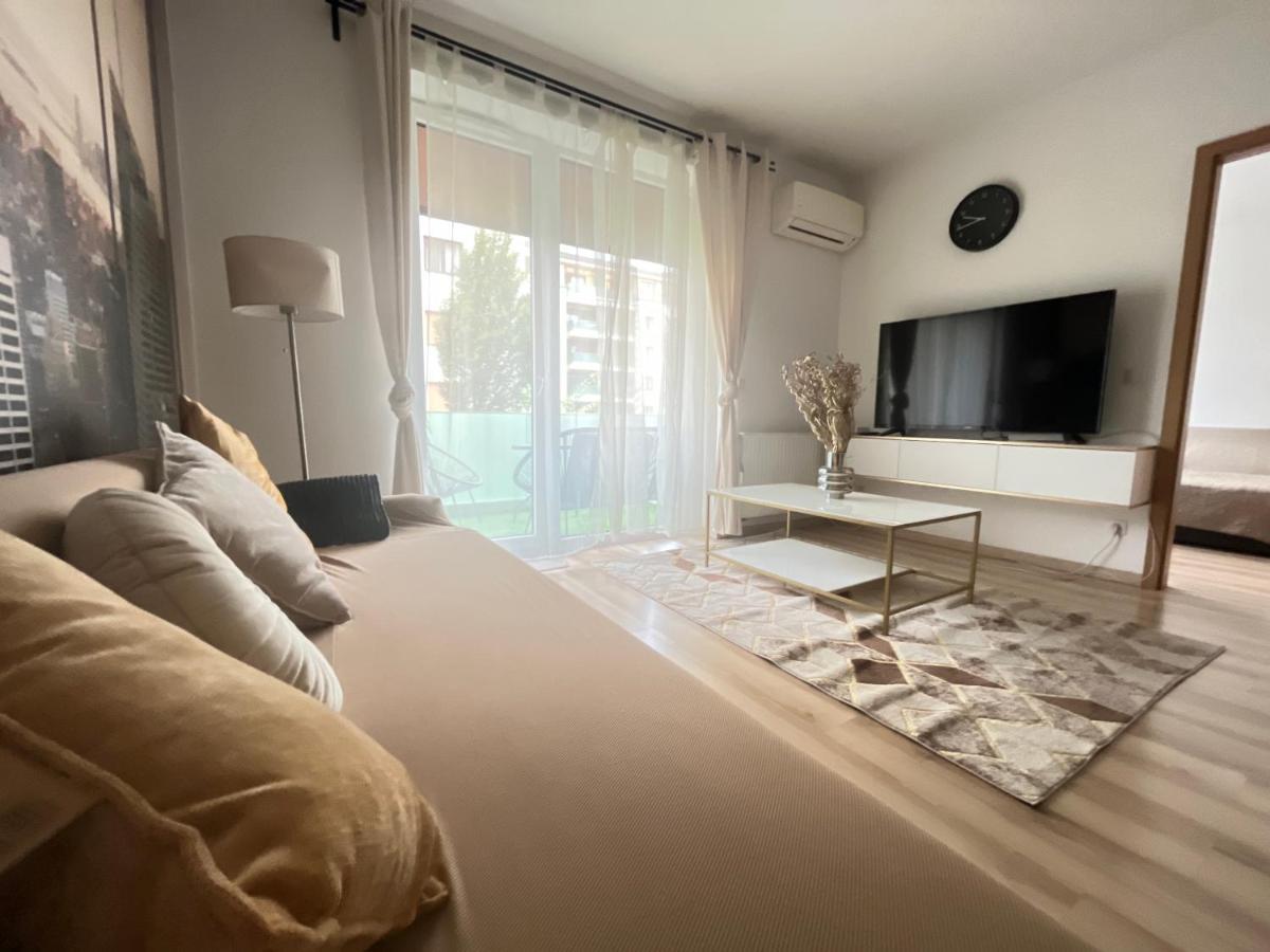 Ferienwohnung Corvin Promenade Crystal Budapest Exterior foto
