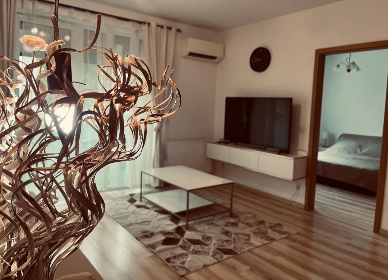 Ferienwohnung Corvin Promenade Crystal Budapest Exterior foto