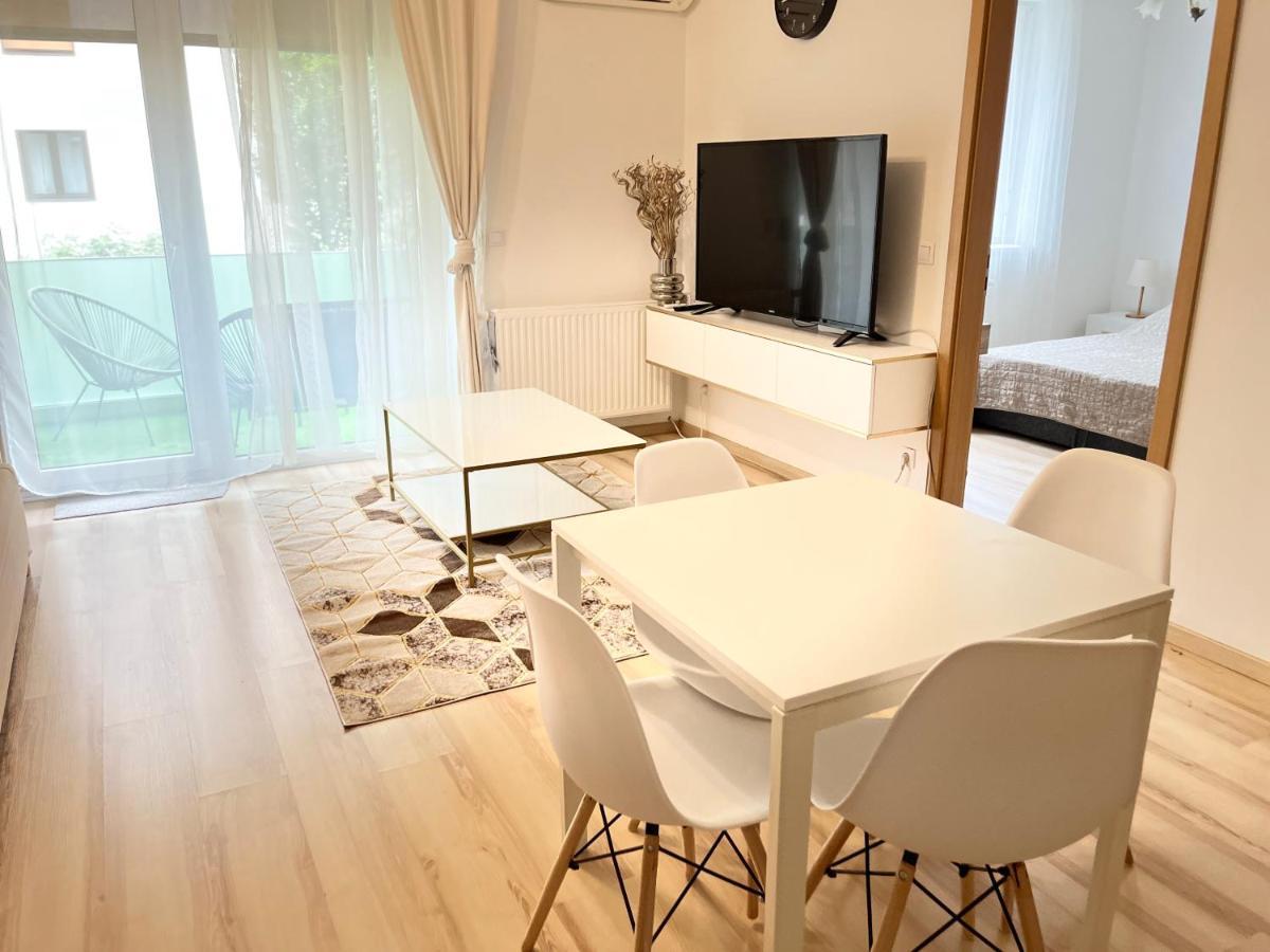 Ferienwohnung Corvin Promenade Crystal Budapest Exterior foto