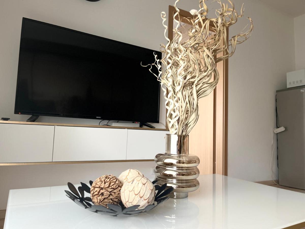 Ferienwohnung Corvin Promenade Crystal Budapest Exterior foto