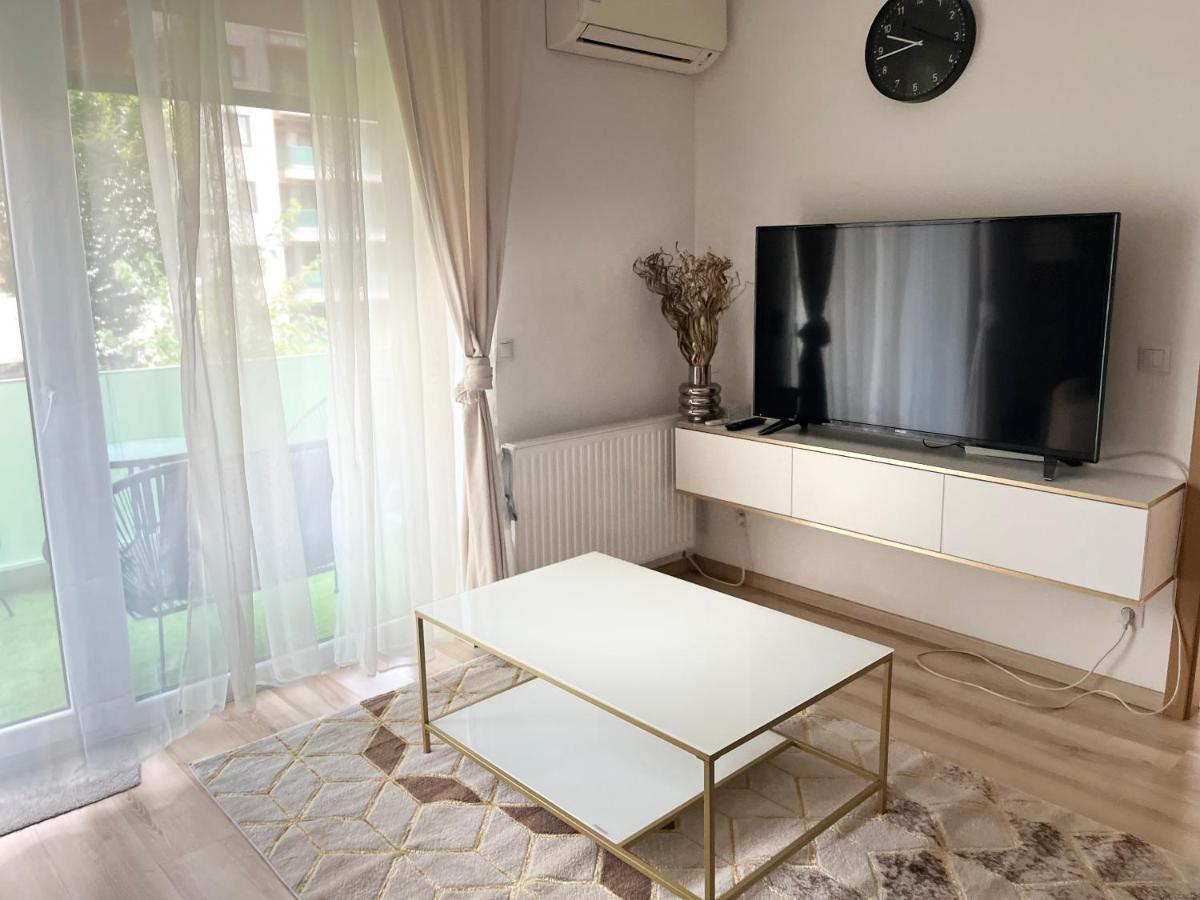 Ferienwohnung Corvin Promenade Crystal Budapest Exterior foto